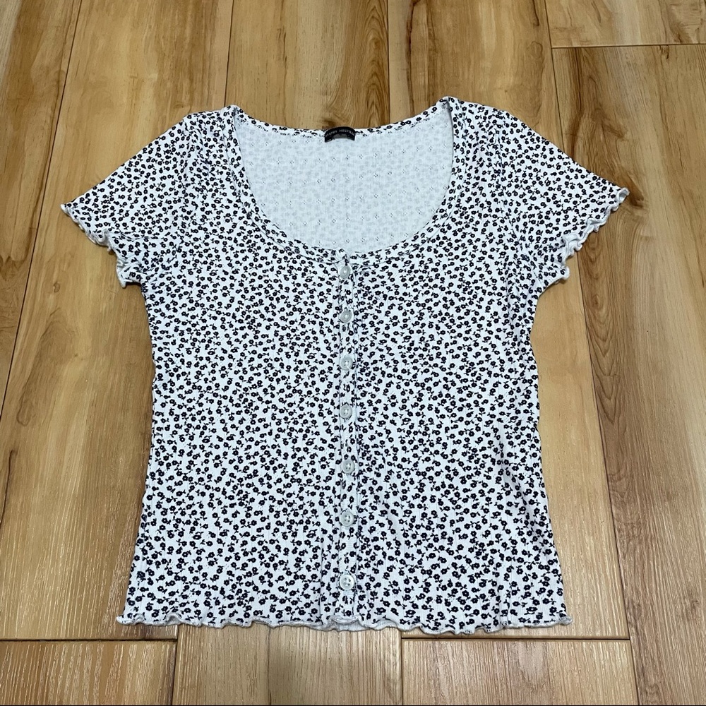 Brandy Melville Zelly ruffle white floral top